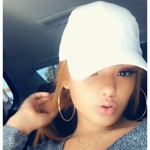 Meet your Posher, Sarahi